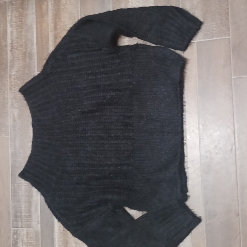 Love Tree crop sweater NWOT